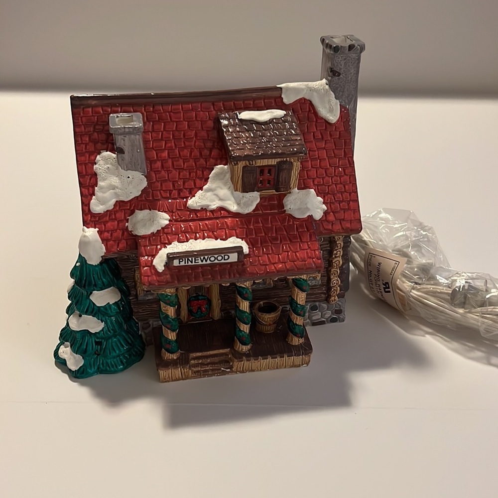 Department 56 Pinewood log cabin (retired)
